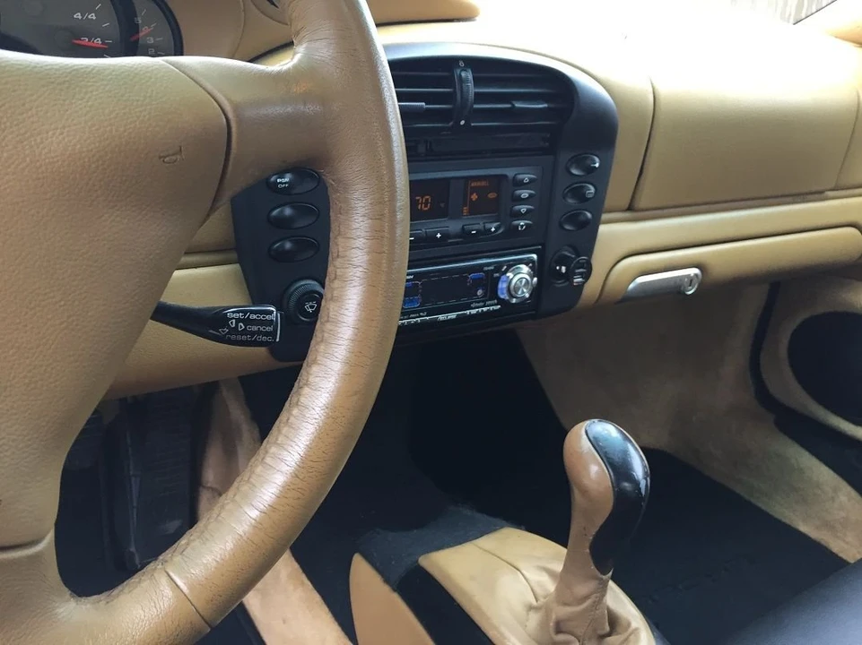 2002 Porsche 996 Carrera - Image 11 of 28