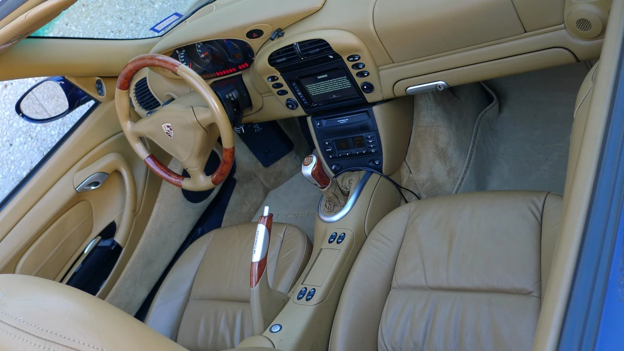 2002 Porsche 996 Carrera 4 - Image 6 of 9
