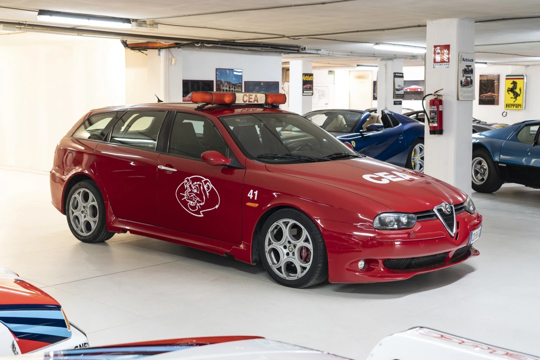 2002 Alfa Romeo 156 GTA - Image 2 of 18
