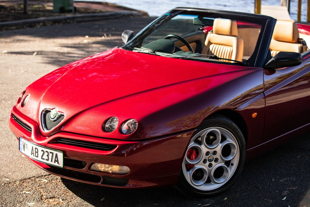 2002 Alfa Romeo 916 GTV & Spider - Image 14 of 31