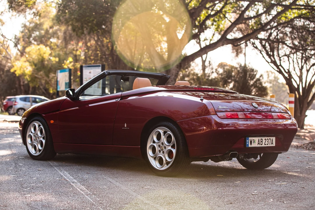 2002 Alfa Romeo 916 GTV & Spider - Image 7 of 31