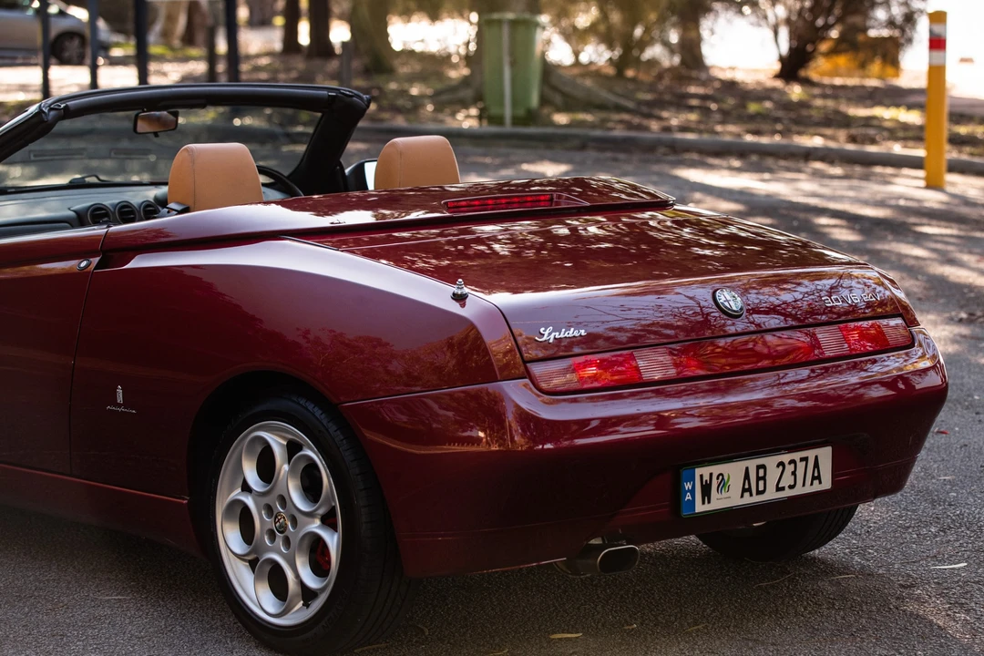 2002 Alfa Romeo 916 GTV & Spider - Image 27 of 31