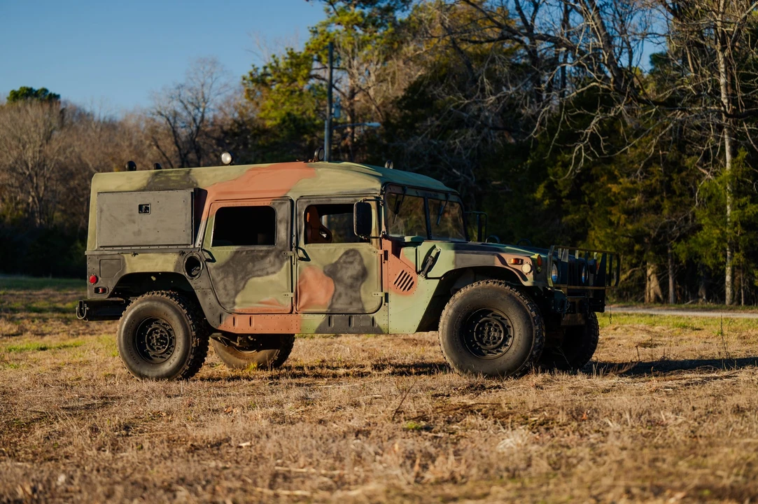 2002 Hummer HMMWV - Image 2 of 31