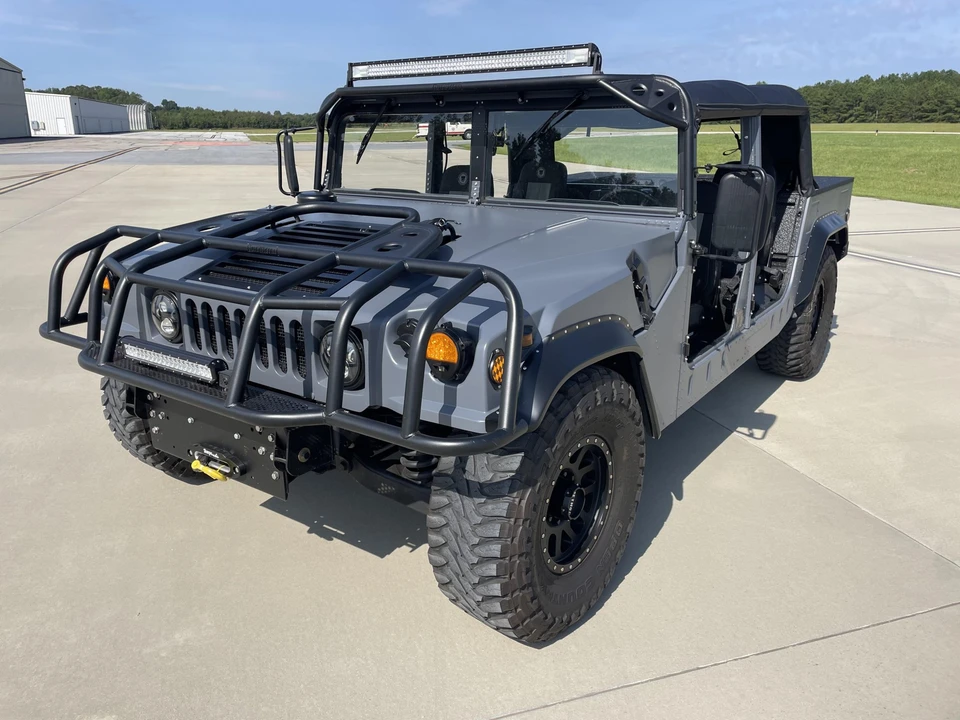 2002 Hummer HMMWV - Image 3 of 31