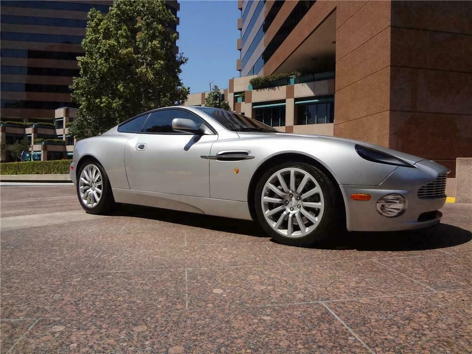 2002 Aston Martin Vanquish 1st Gen - Image 2 of 4