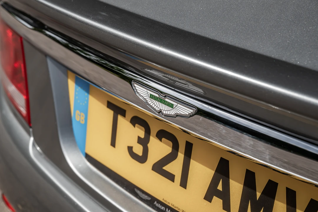 2002 Aston Martin Vanquish 1st Gen - Image 14 of 31