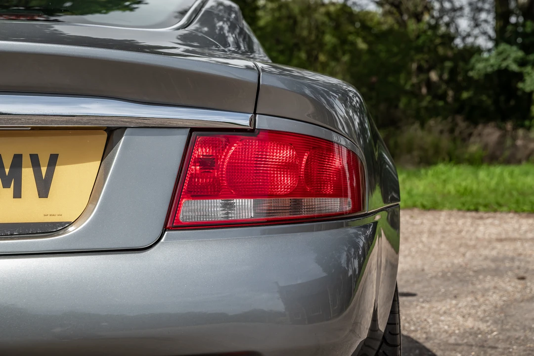 2002 Aston Martin Vanquish 1st Gen - Image 19 of 31