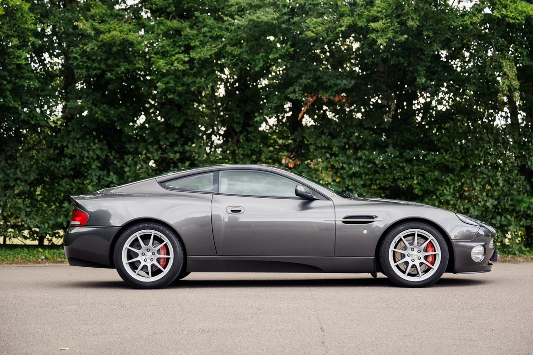 2002 Aston Martin Vanquish 1st Gen - Image 13 of 31