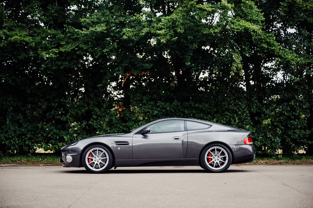 2002 Aston Martin Vanquish 1st Gen - Image 17 of 31