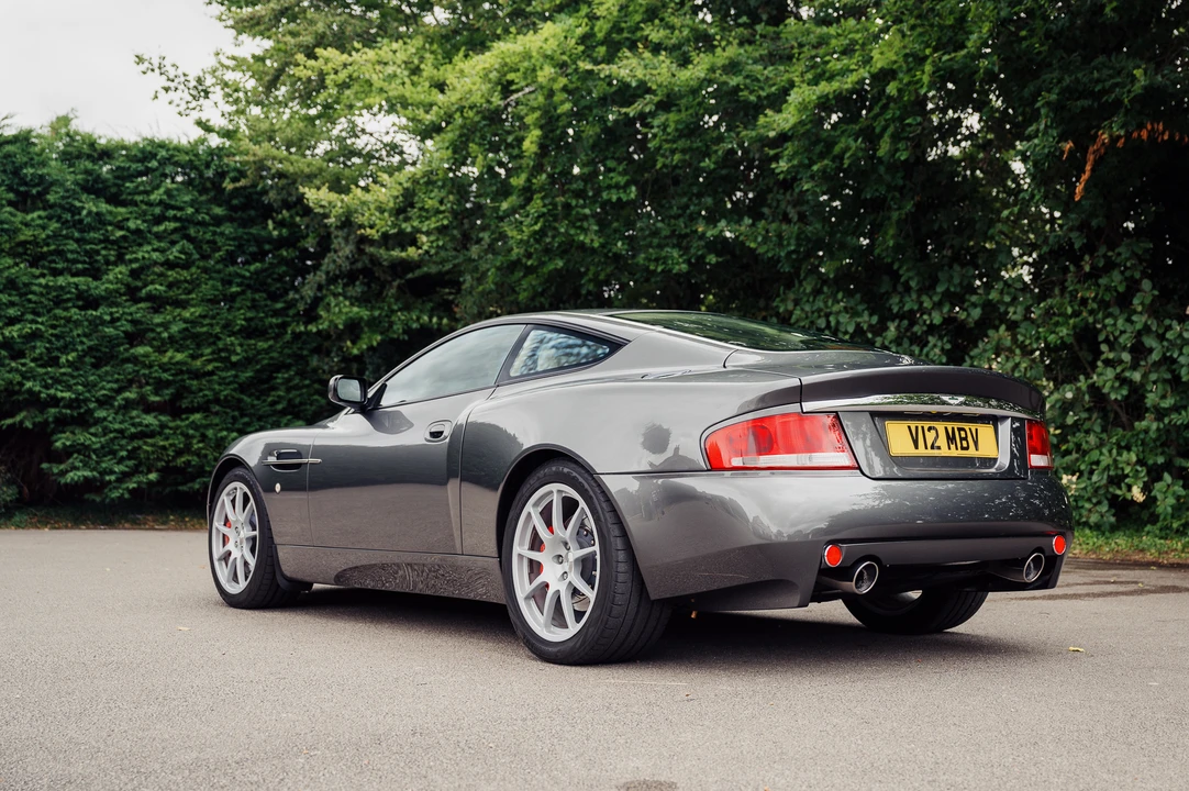2002 Aston Martin Vanquish 1st Gen - Image 16 of 31