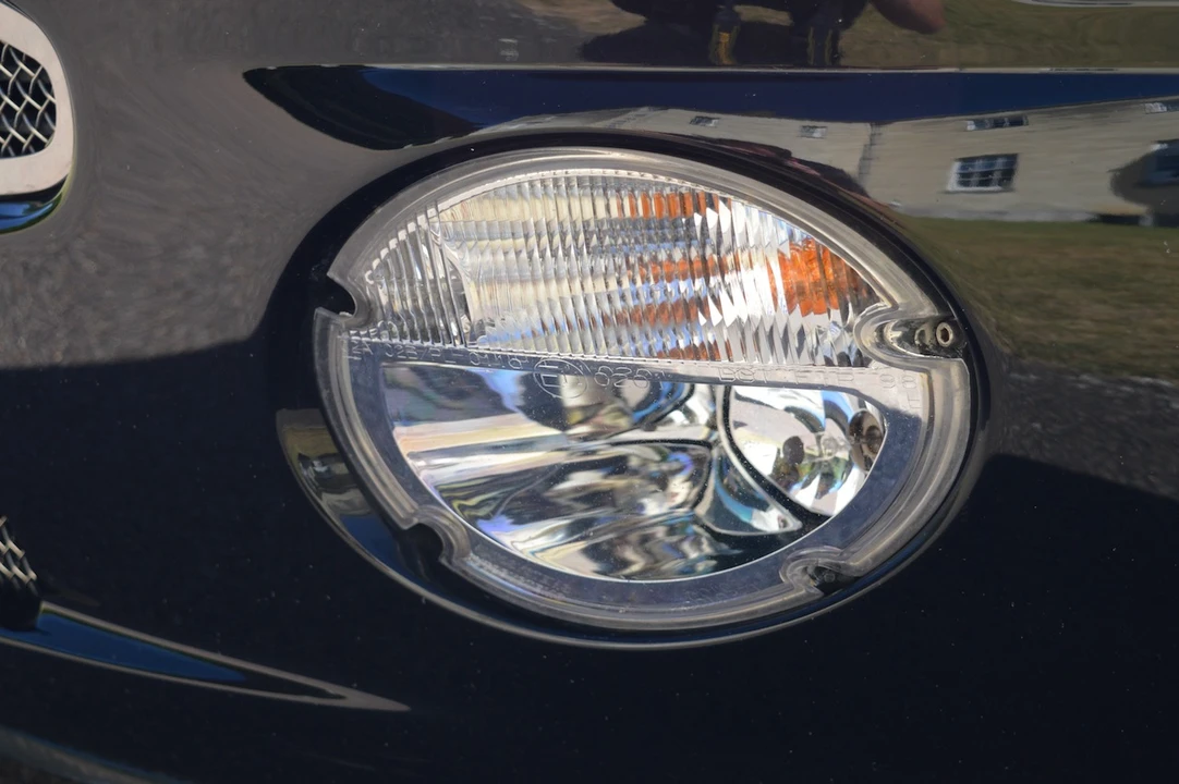 2002 Aston Martin Vanquish 1st Gen - Image 15 of 31