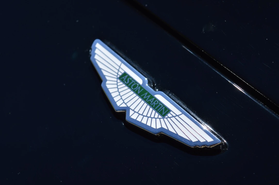 2002 Aston Martin Vanquish 1st Gen - Image 16 of 31