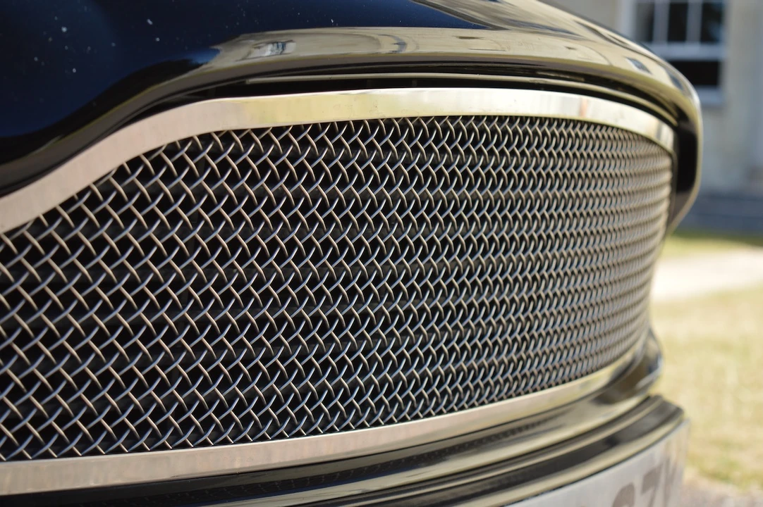 2002 Aston Martin Vanquish 1st Gen - Image 18 of 31