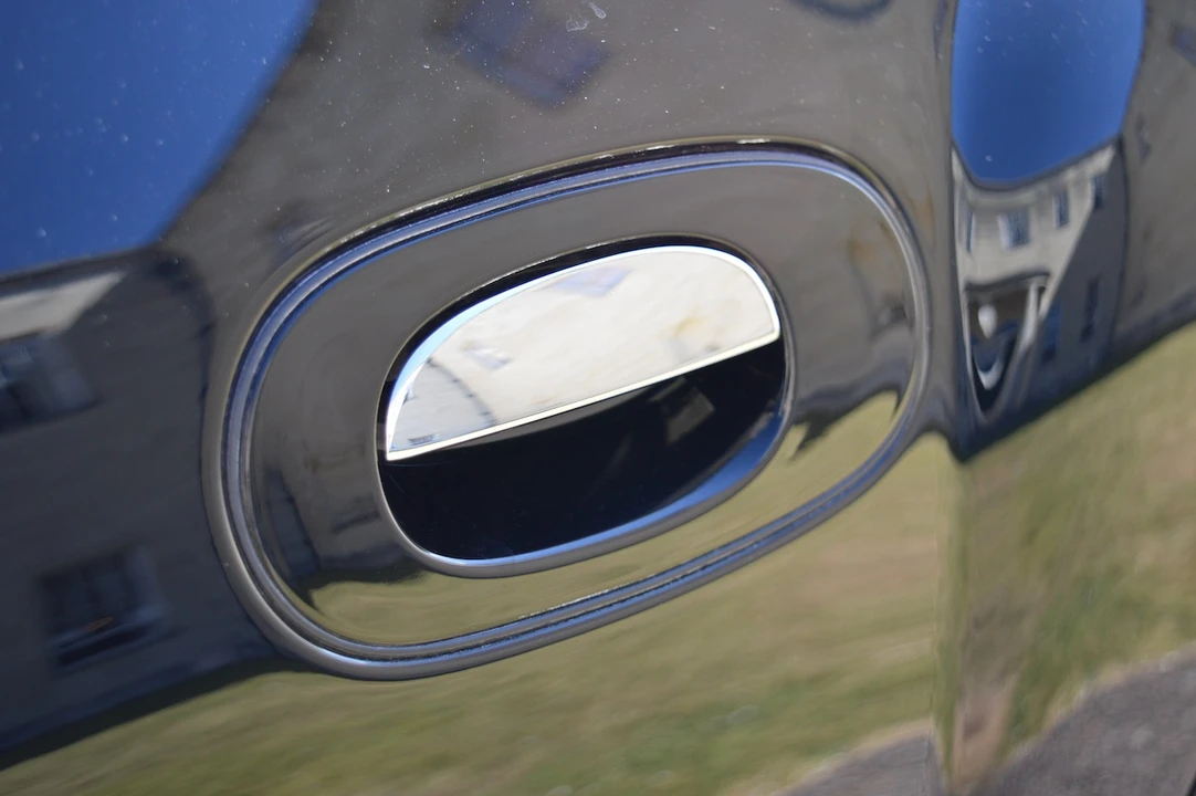 2002 Aston Martin Vanquish 1st Gen - Image 31 of 31