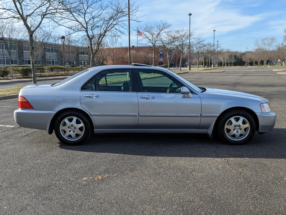 2002 Acura RL 1st Gen - Image 9 of 31