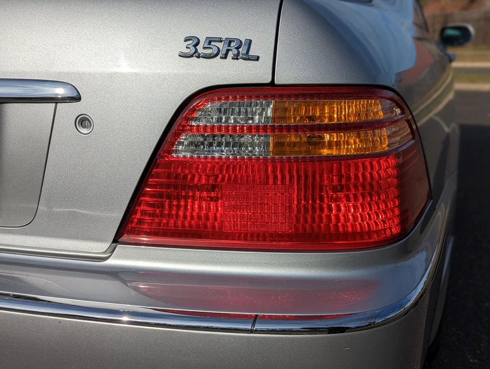 2002 Acura RL 1st Gen - Image 28 of 31