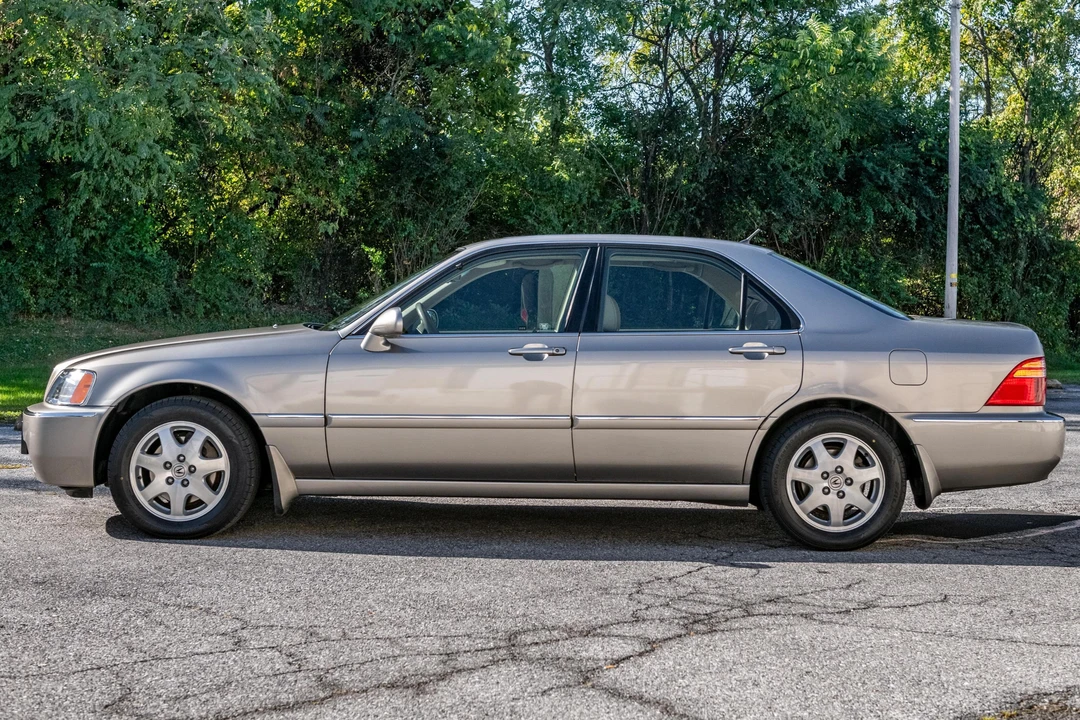 2002 Acura RL 1st Gen - Image 3 of 31
