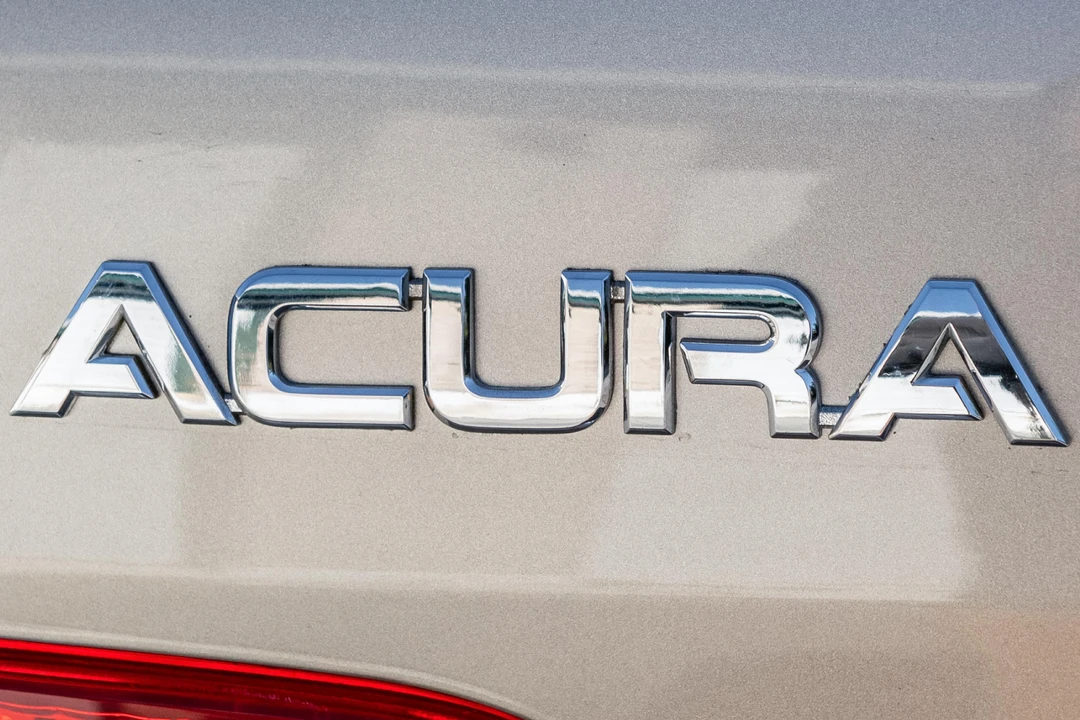 2002 Acura RL 1st Gen - Image 19 of 31