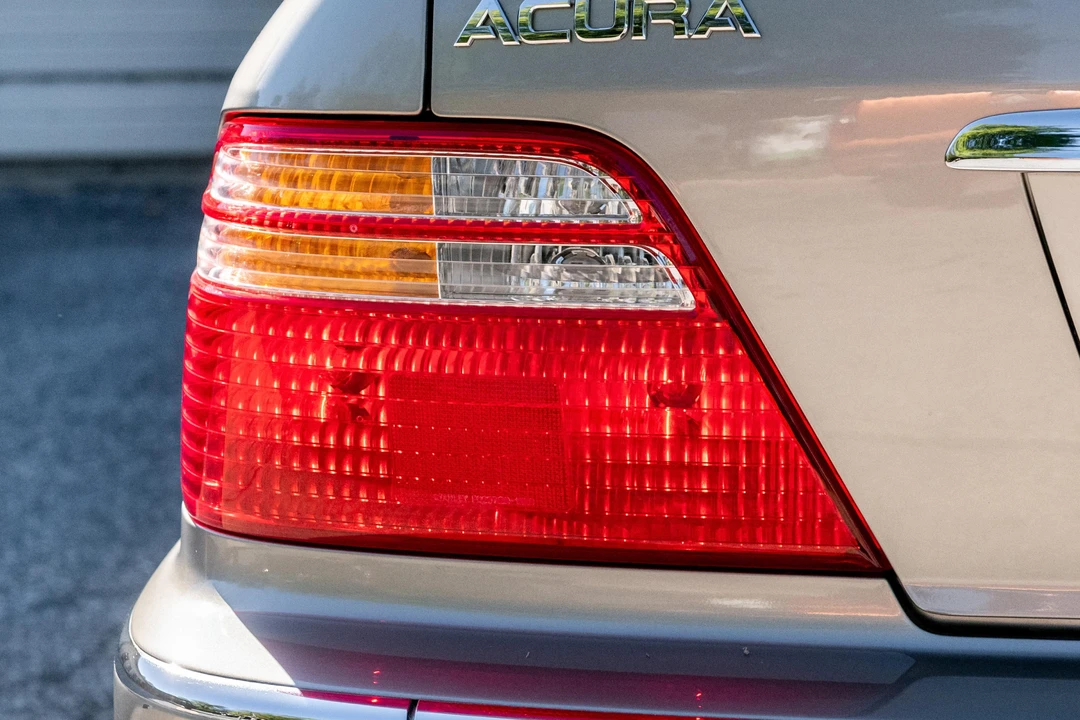 2002 Acura RL 1st Gen - Image 18 of 31