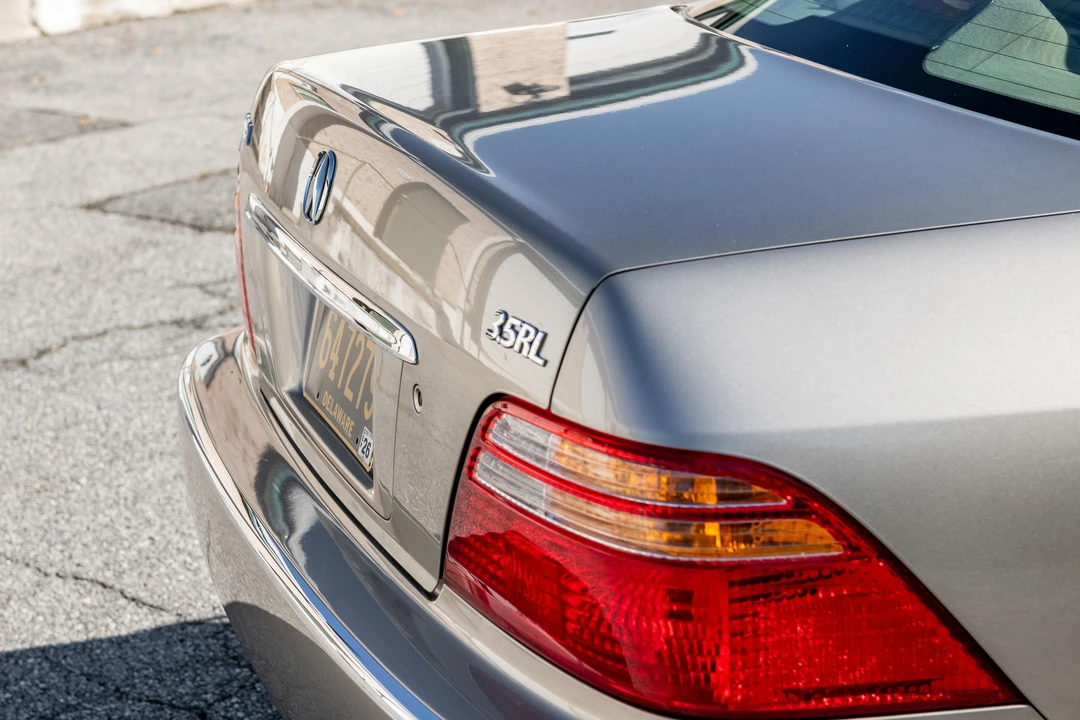 2002 Acura RL 1st Gen - Image 25 of 31