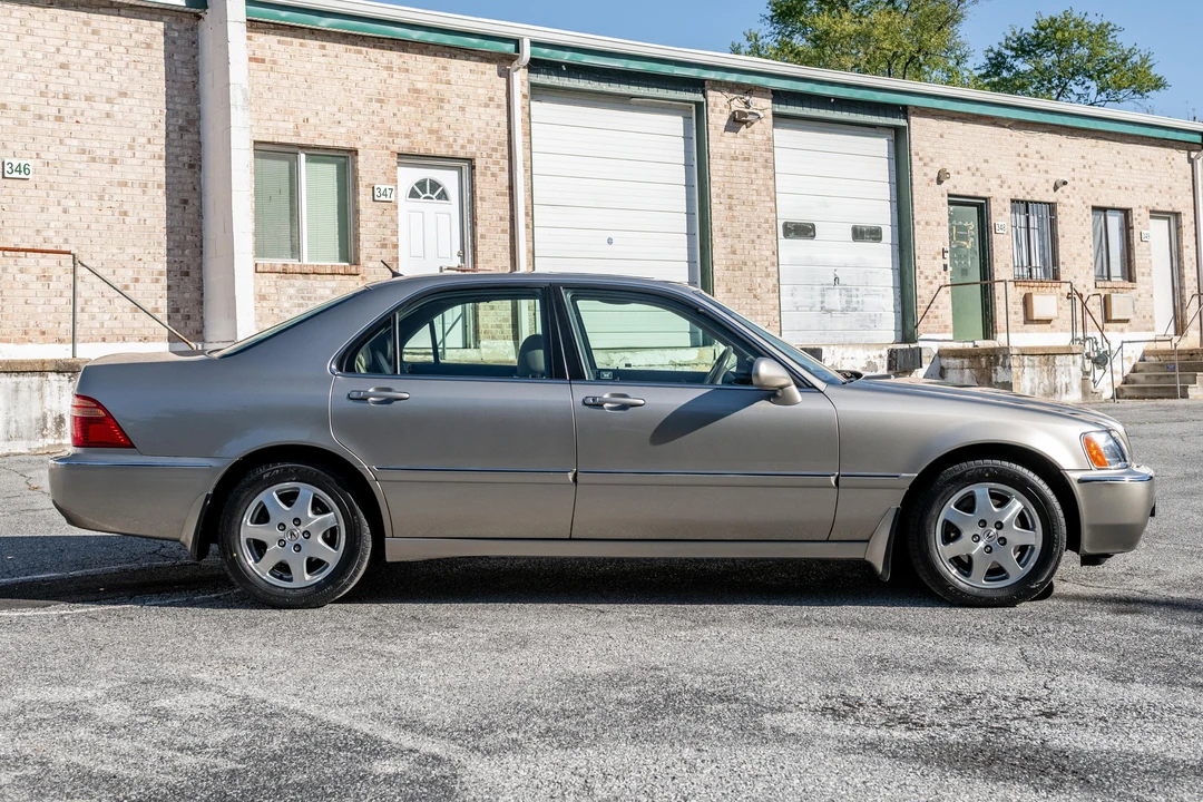 2002 Acura RL 1st Gen - Image 9 of 31