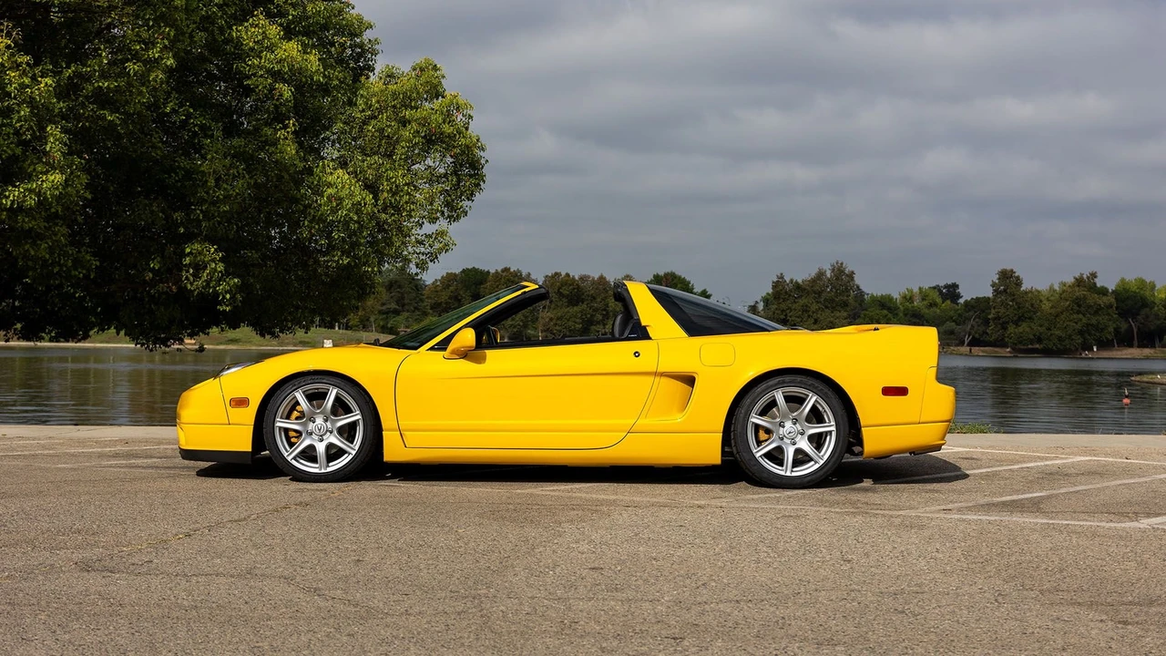 2002 Acura NA2 NSX - Image 11 of 31