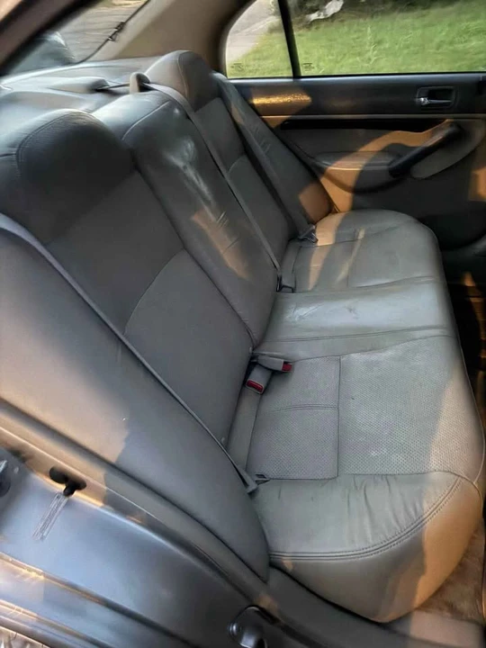 2002 Acura EL - Image 2 of 8