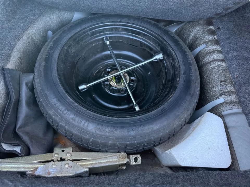2002 Acura RL 1st Gen - Image 15 of 19
