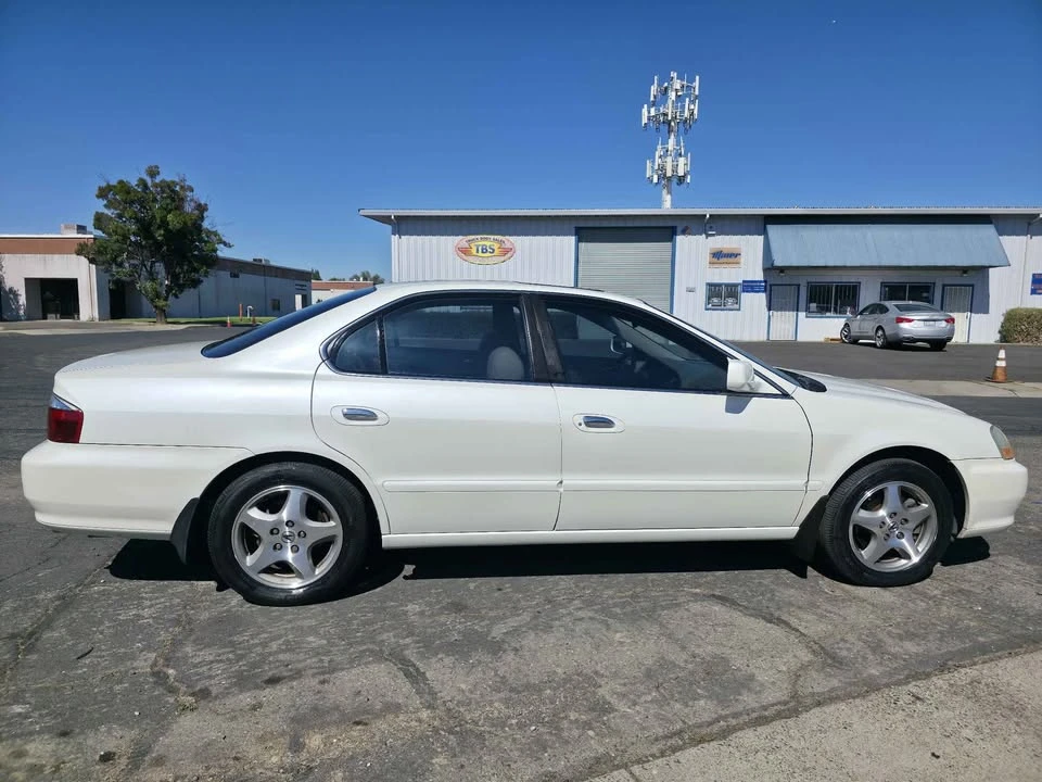 2002 Acura TL 2nd Gen - Image 2 of 15