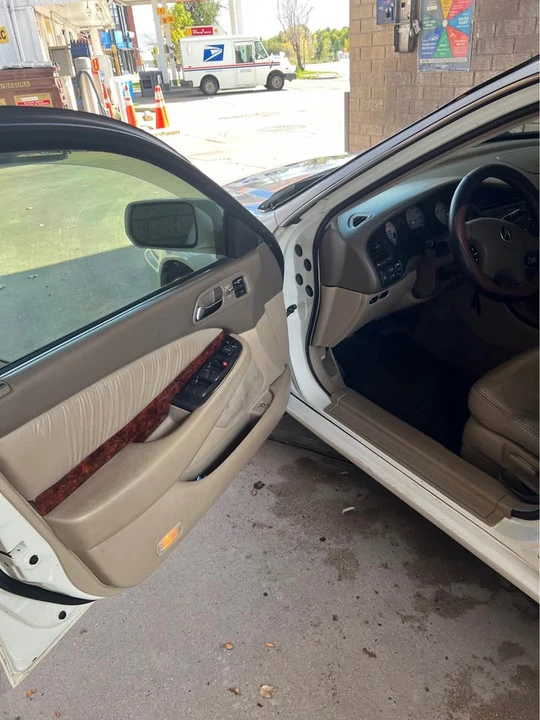 2002 Acura TL 2nd Gen - Image 11 of 16