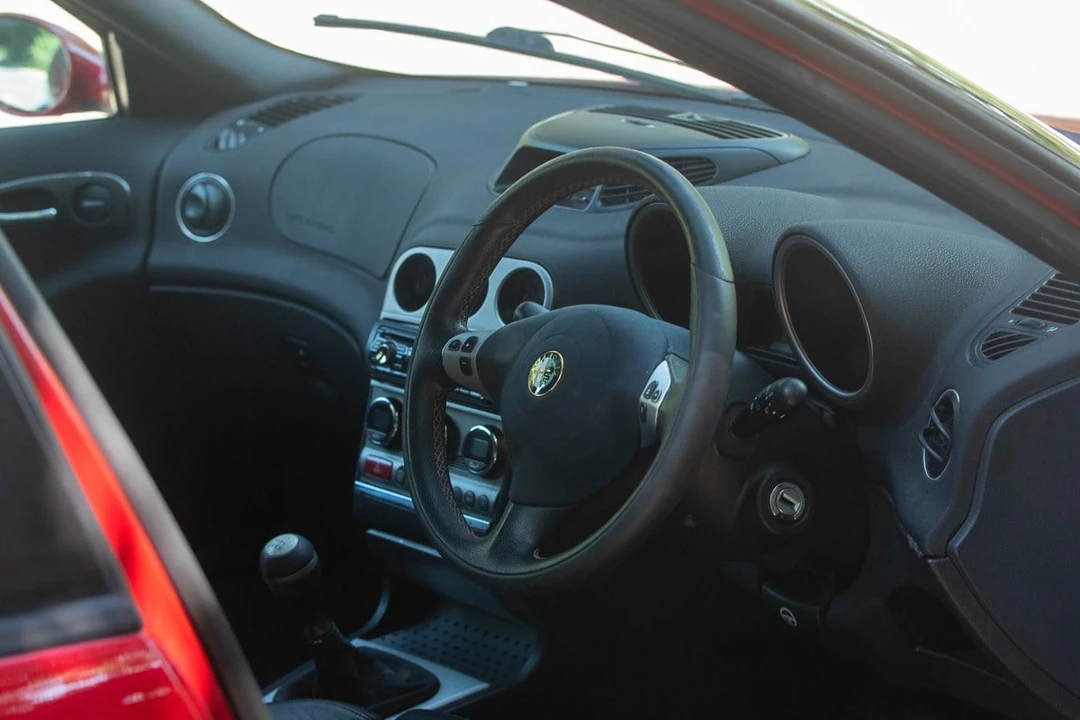 2002 Alfa Romeo 156 GTA - Image 26 of 30