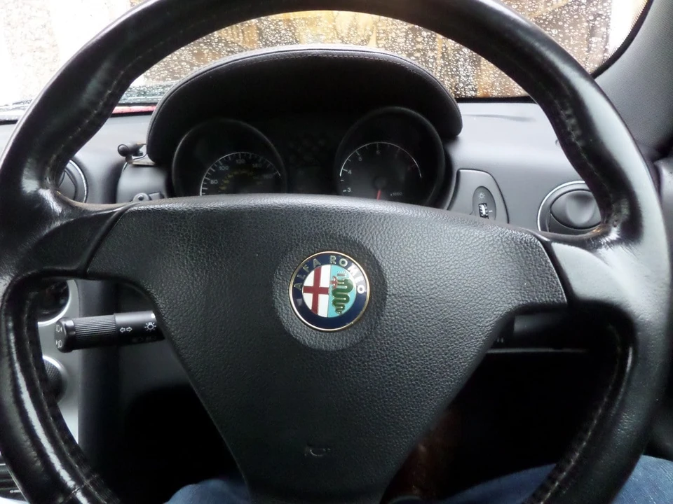 2002 Alfa Romeo 916 GTV & Spider - Image 9 of 30