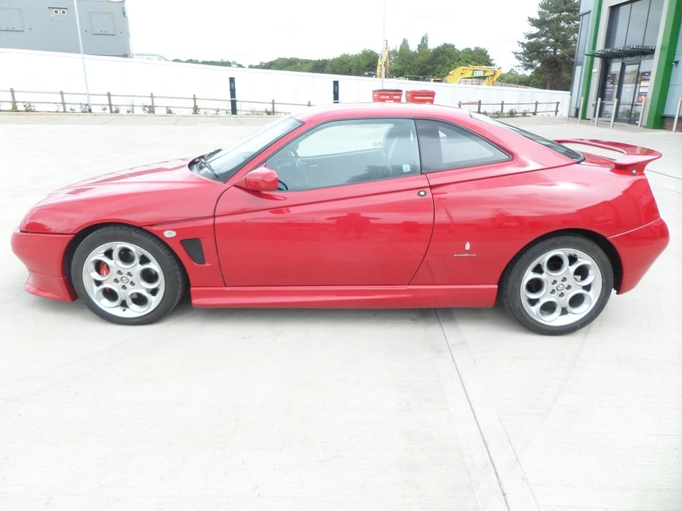 2002 Alfa Romeo 916 GTV & Spider - Image 25 of 30