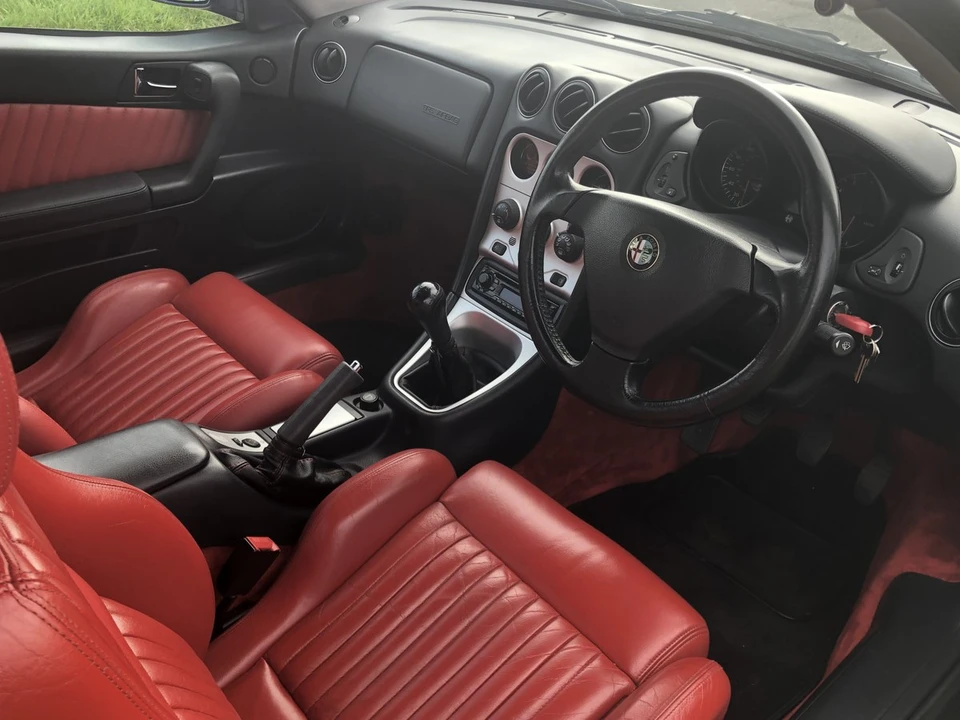 2002 Alfa Romeo 916 GTV & Spider - Image 27 of 30