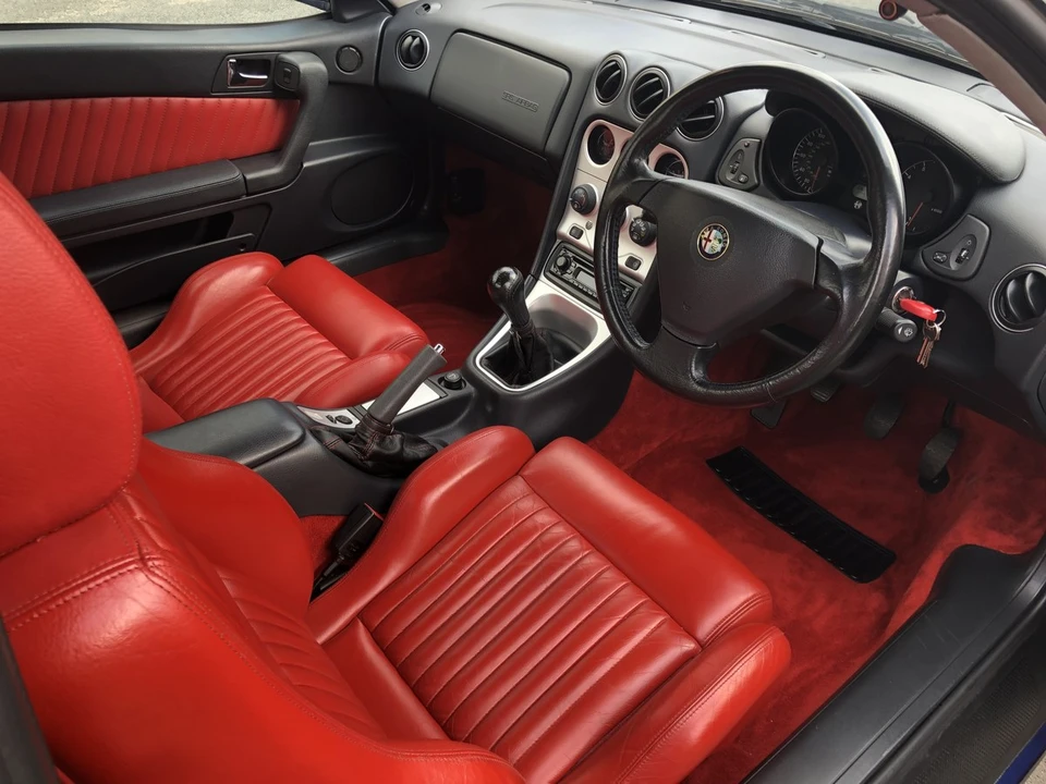 2002 Alfa Romeo 916 GTV & Spider - Image 29 of 30