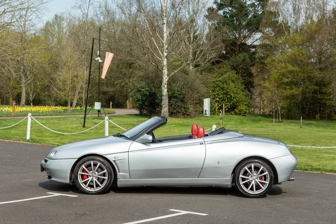 2002 Alfa Romeo 916 GTV & Spider - Image 9 of 30