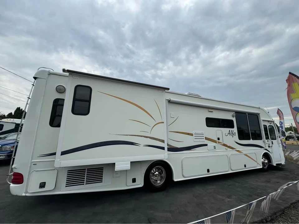 2002 Alfa Leisure RVs - Image 2 of 17