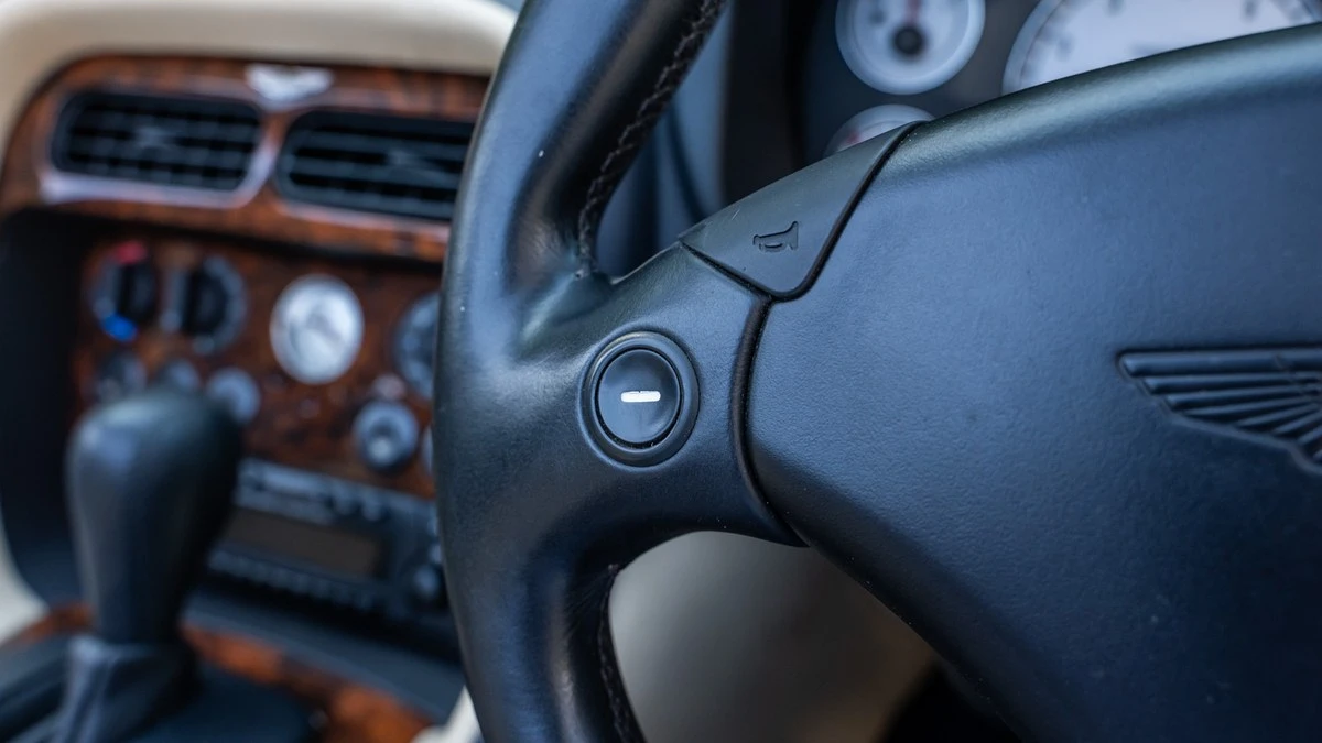 2002 Aston Martin DB7 Vantage - Image 29 of 30