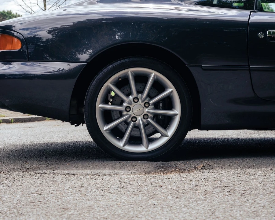 2002 Aston Martin DB7 Vantage - Image 11 of 30