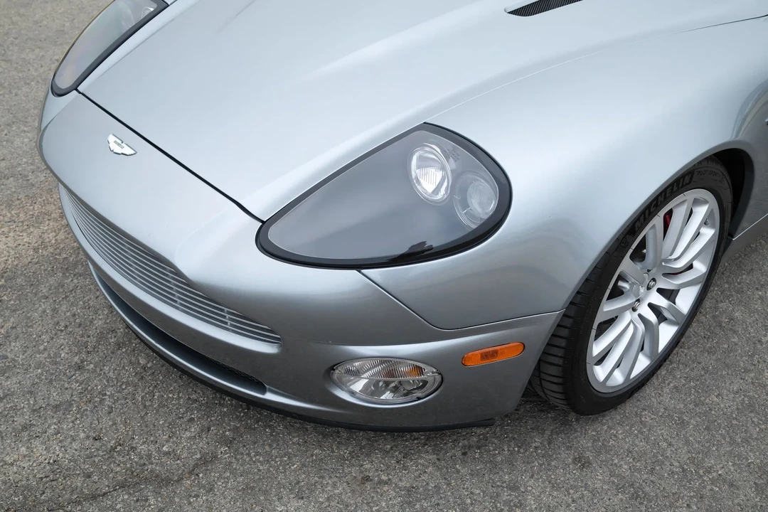 2002 Aston Martin Vanquish 1st Gen - Image 25 of 31
