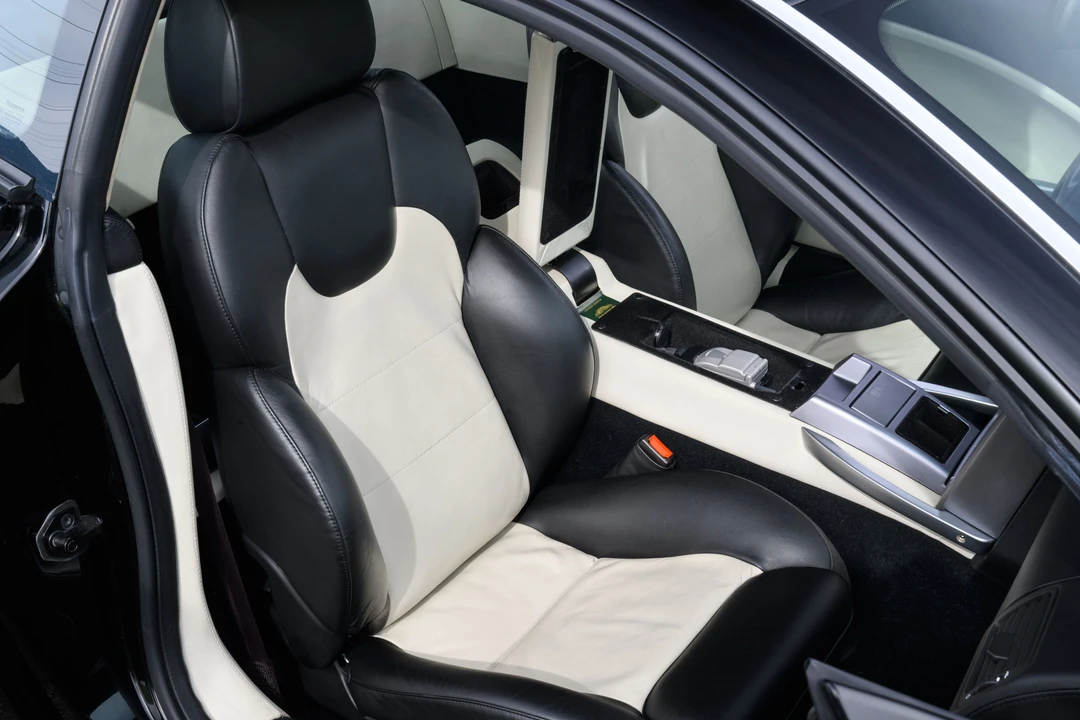 2002 Aston Martin Vanquish 1st Gen - Image 17 of 31