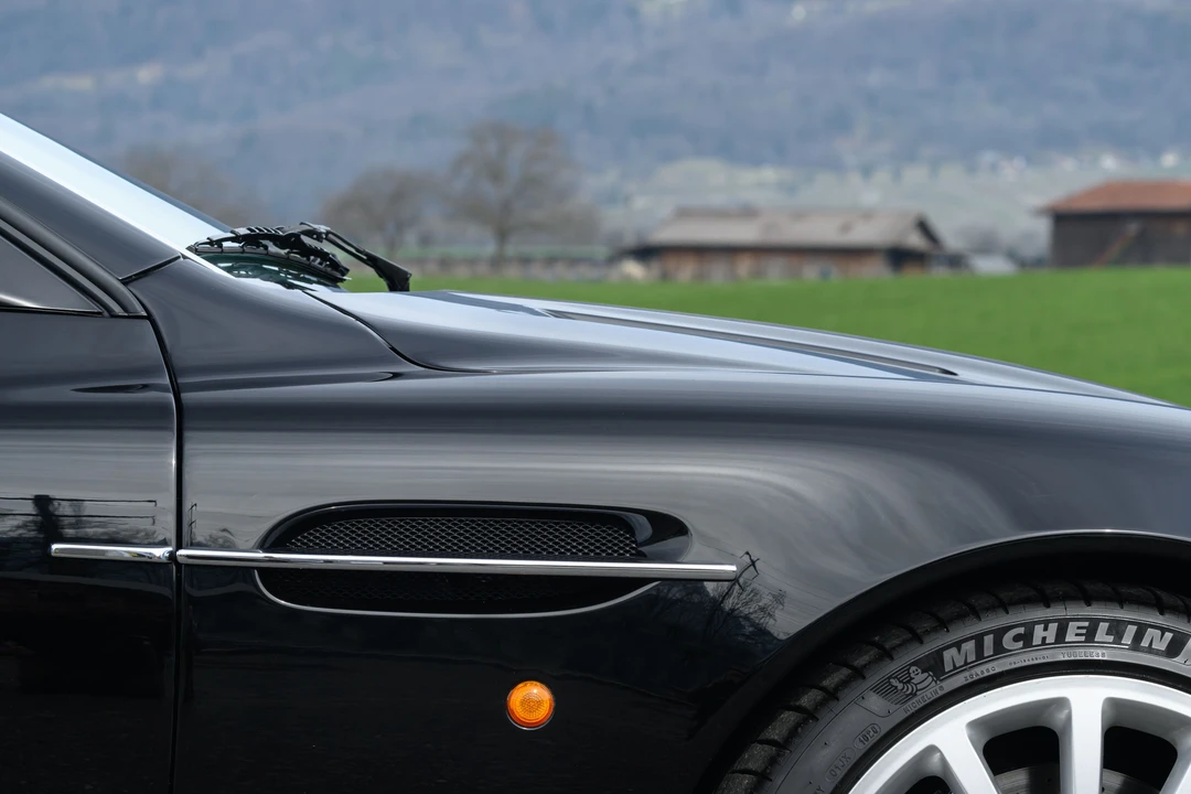 2002 Aston Martin Vanquish 1st Gen - Image 30 of 31