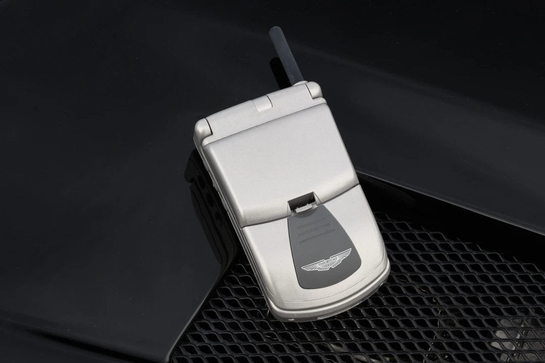 2002 Aston Martin Vanquish 1st Gen - Image 19 of 31