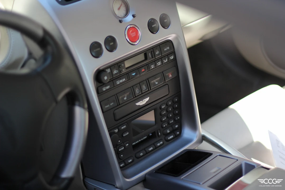 2002 Aston Martin Vanquish 1st Gen - Image 27 of 31