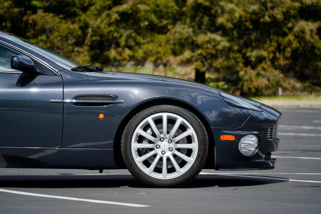 2002 Aston Martin Vanquish 1st Gen - Image 25 of 31