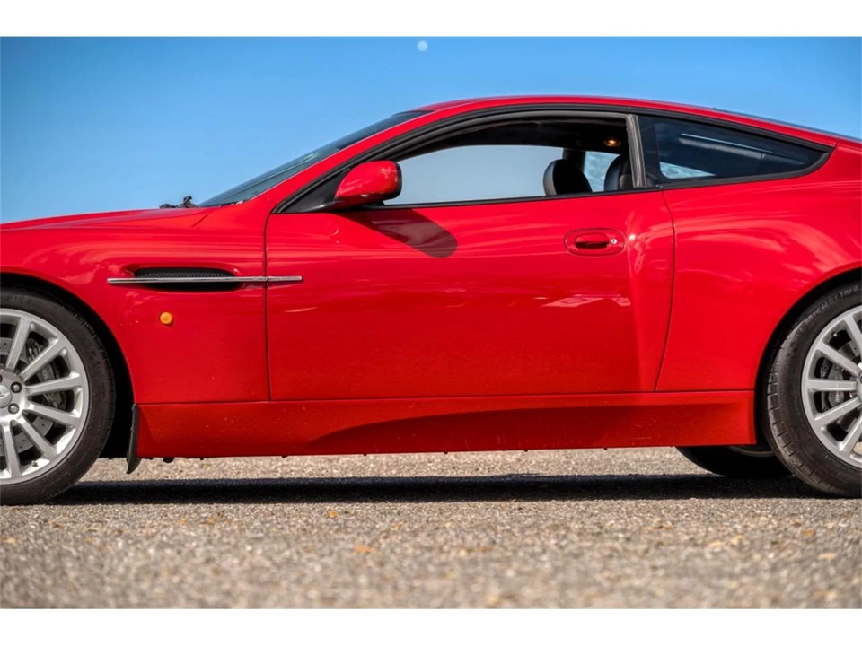 2002 Aston Martin Vanquish 1st Gen - Image 17 of 31