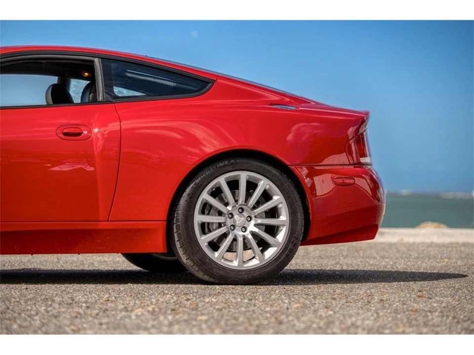 2002 Aston Martin Vanquish 1st Gen - Image 18 of 31