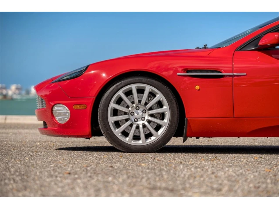 2002 Aston Martin Vanquish 1st Gen - Image 16 of 31