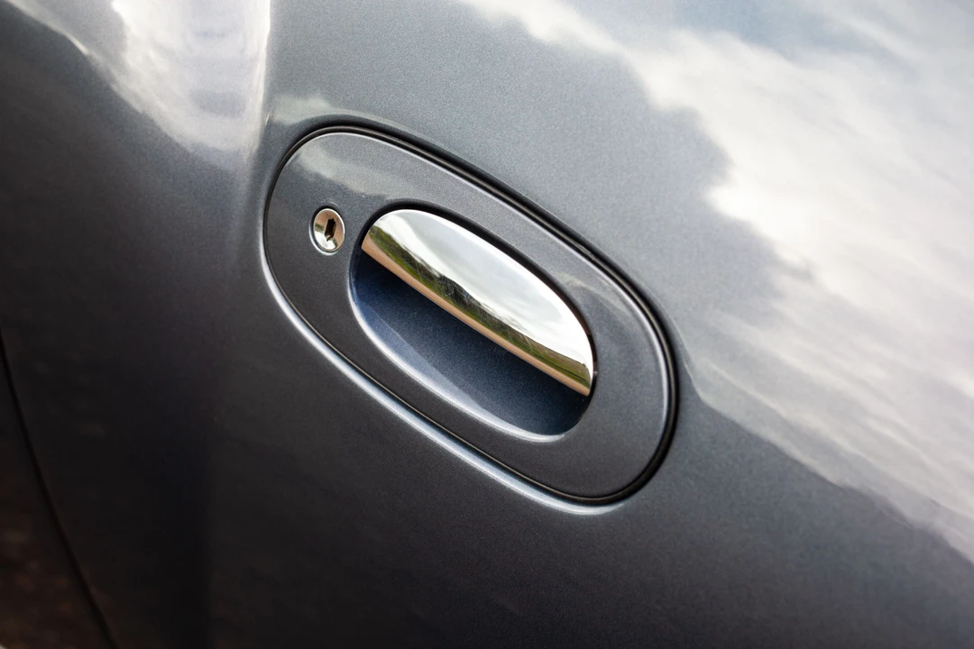 2002 Aston Martin Vanquish 1st Gen - Image 10 of 31