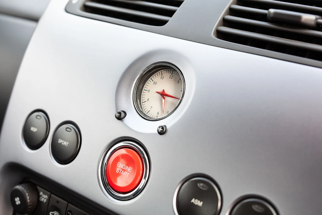 2002 Aston Martin Vanquish 1st Gen - Image 22 of 31